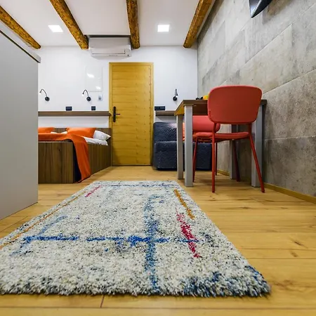Urban With Sauna شقة زادار