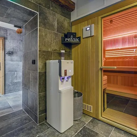 Urban With Sauna شقة زادار